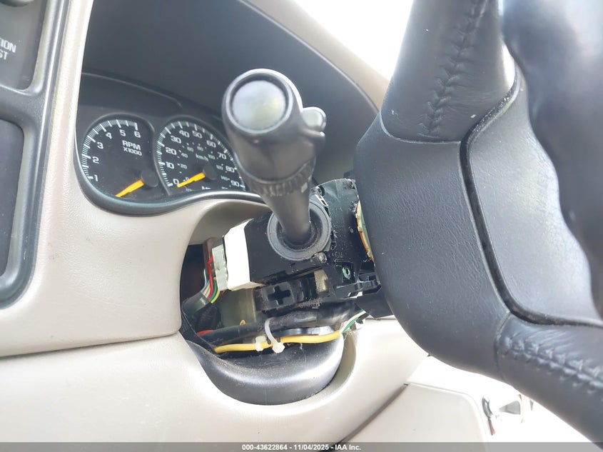 2001 Chevrolet Suburban 1500 Ls VIN: 3GNEC16T61G233339 Lot: 43622864