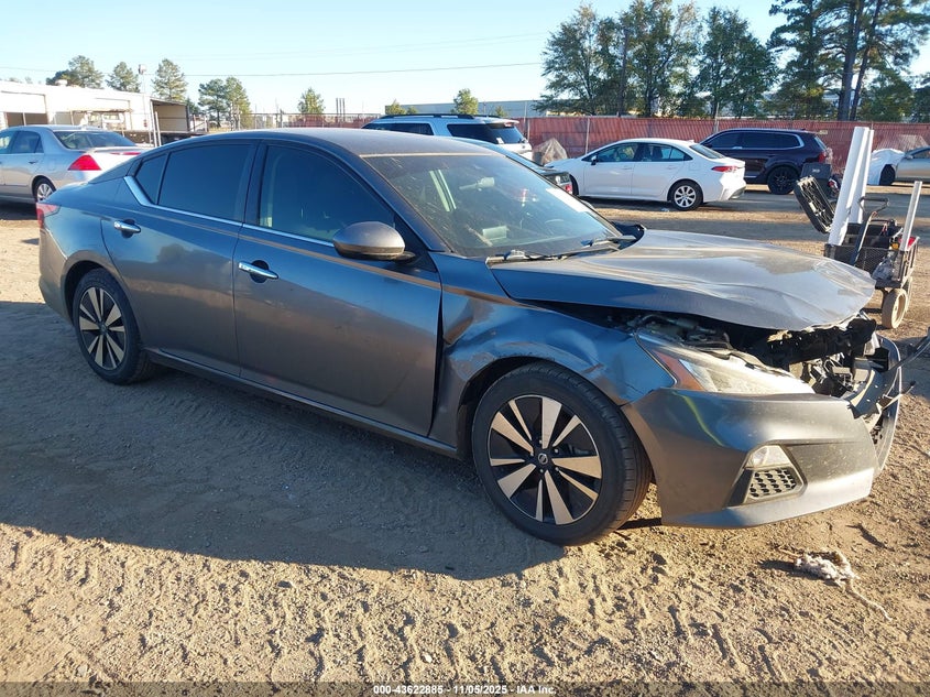 NISSAN ALTIMA SV FWD