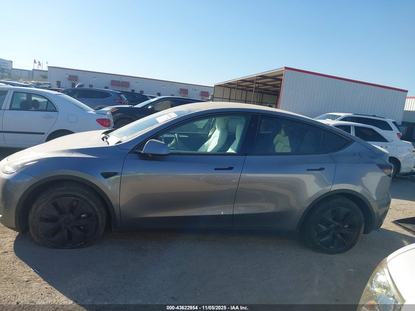 2024 Tesla Model Y Long Range Dual Motor All-Wheel Drive VIN: 7SAYGAEE0RF157554 Lot: 43622954