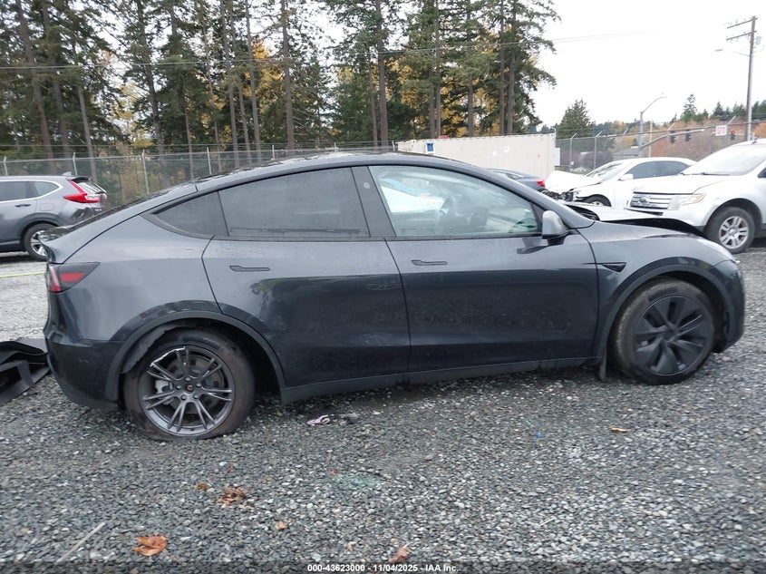 2025 Tesla Model Y Long Range Dual Motor Rear-Wheel Drive VIN: 7SAYGDED5SF258801 Lot: 43623000