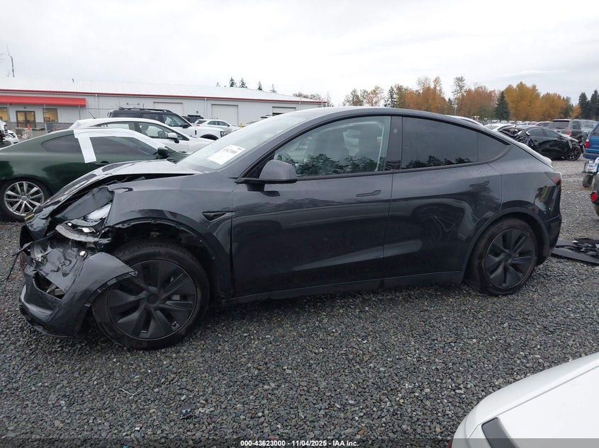 2025 Tesla Model Y Long Range Dual Motor Rear-Wheel Drive VIN: 7SAYGDED5SF258801 Lot: 43623000