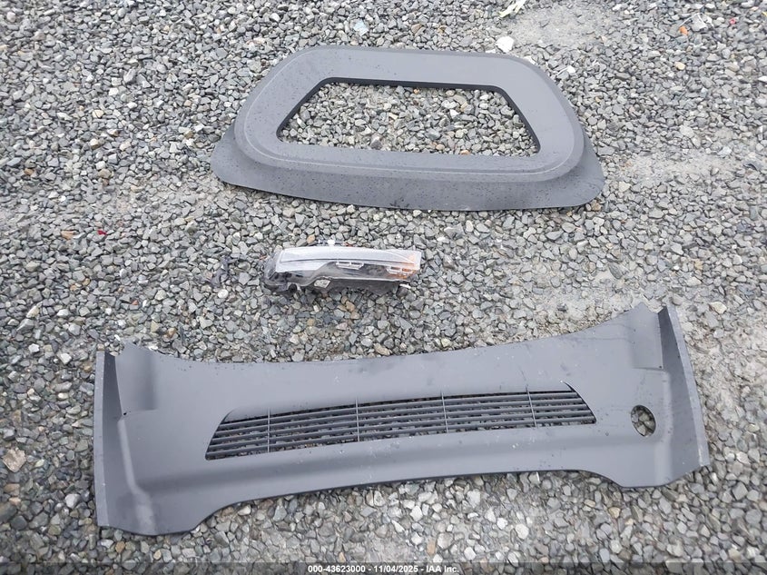 2025 Tesla Model Y Long Range Dual Motor Rear-Wheel Drive VIN: 7SAYGDED5SF258801 Lot: 43623000