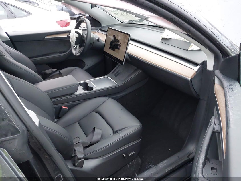 2025 Tesla Model Y Long Range Dual Motor Rear-Wheel Drive VIN: 7SAYGDED5SF258801 Lot: 43623000