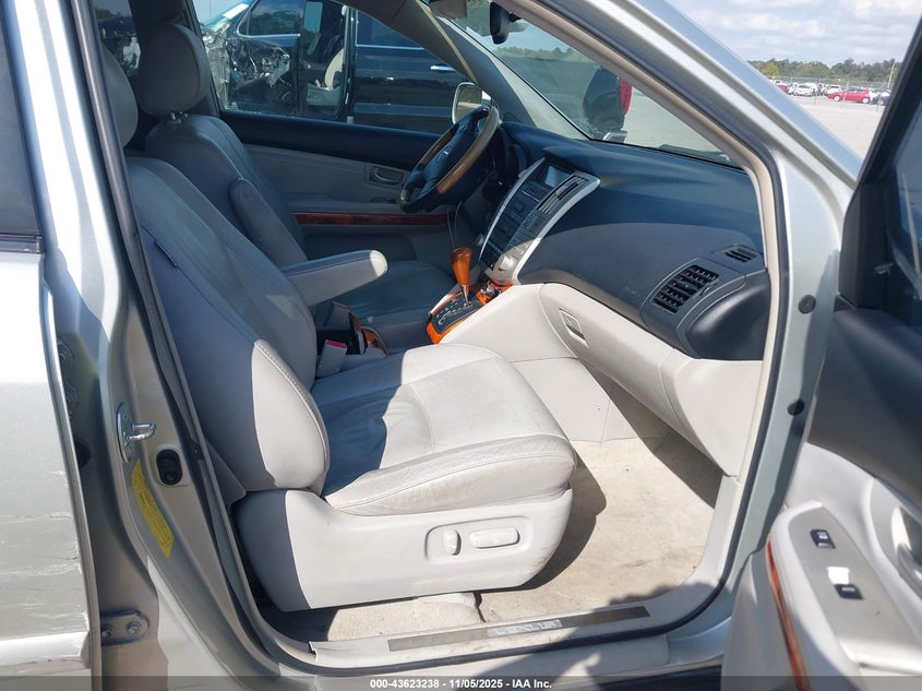 2T2GA31U55C042655 2005 LEXUS RX photo no. 5