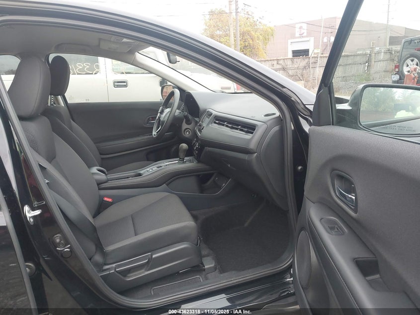 VIN 3CZRU6H33MM741138 2021 HONDA HR-V AWD LX