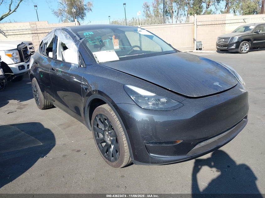 TESLA MODEL Y LONG RANGE DUAL MOTOR ALL-WHEEL DRIVE/RWD