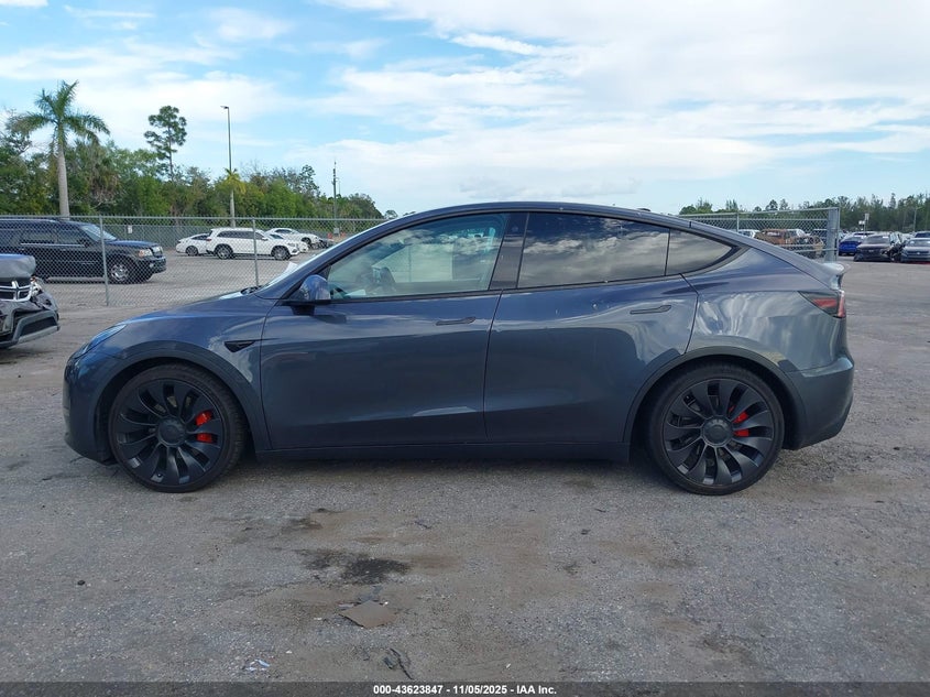 2022 Tesla Model Y Performance Dual Motor All-Wheel Drive VIN: 7SAYGDEF2NF459576 Lot: 43623847