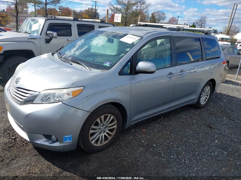 5TDYK3DC7DS344995 2013 TOYOTA SIENNA photo no. 2