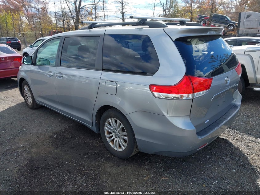 5TDYK3DC7DS344995 2013 TOYOTA SIENNA photo no. 3