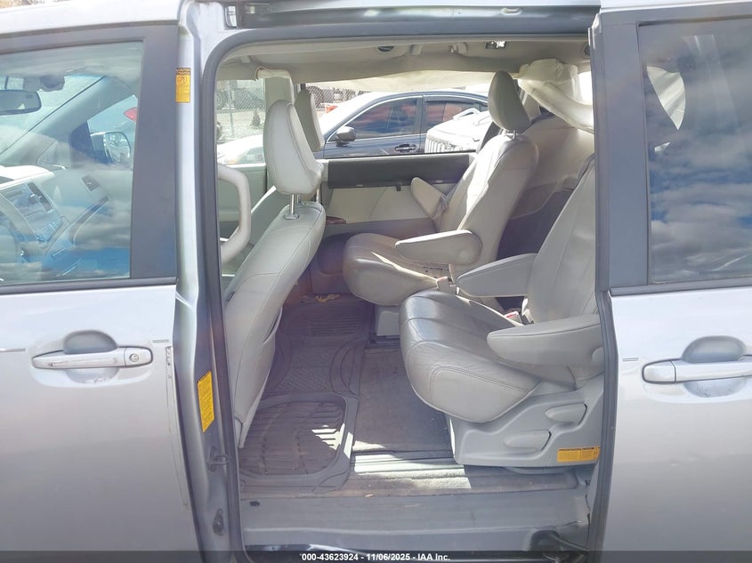 5TDYK3DC7DS344995 2013 TOYOTA SIENNA photo no. 8