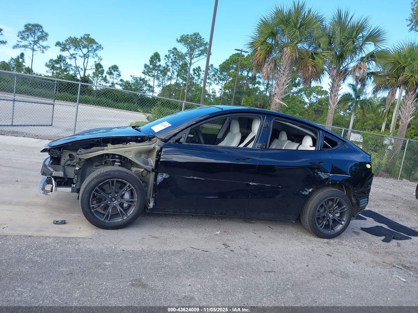 2024 Tesla Model Y Long Range Dual Motor All-Wheel Drive VIN: 7SAYGDEE7RA321381 Lot: 43624009