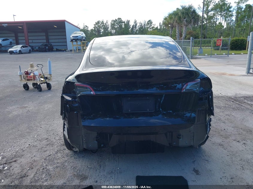 2024 Tesla Model Y Long Range Dual Motor All-Wheel Drive VIN: 7SAYGDEE7RA321381 Lot: 43624009