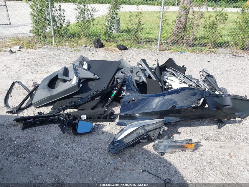 2024 Tesla Model Y Long Range Dual Motor All-Wheel Drive VIN: 7SAYGDEE7RA321381 Lot: 43624009