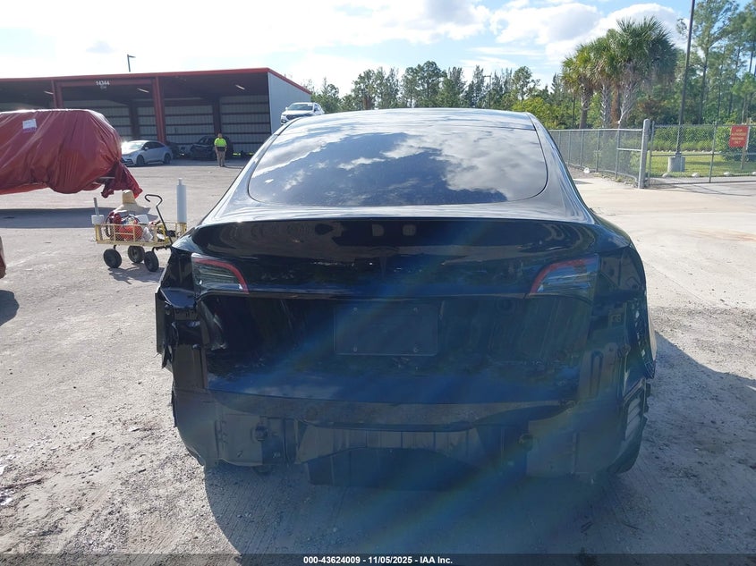 2024 Tesla Model Y Long Range Dual Motor All-Wheel Drive VIN: 7SAYGDEE7RA321381 Lot: 43624009