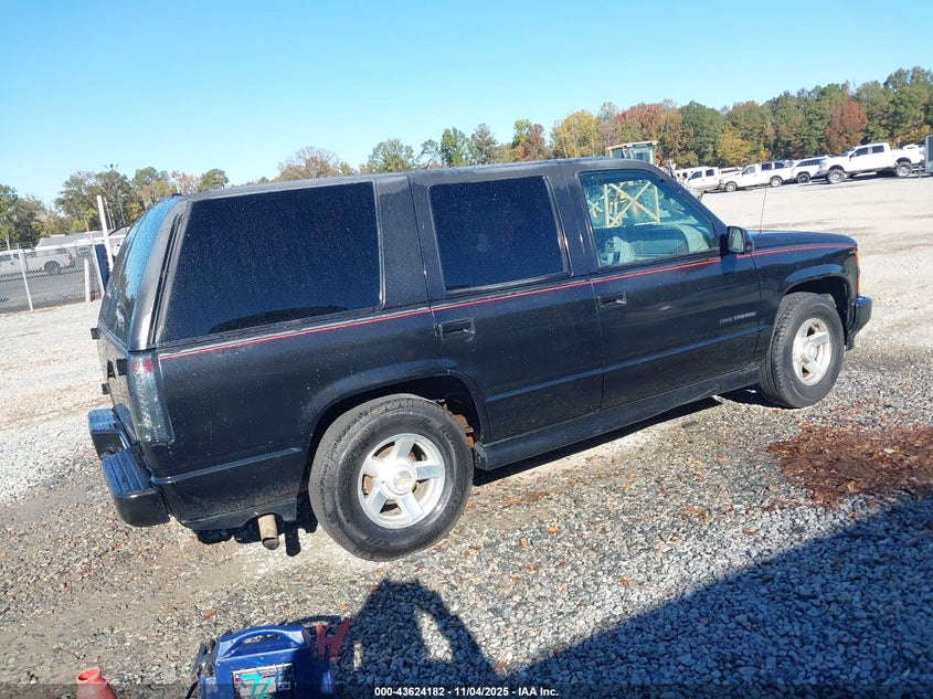 1GNEC13R5YR144638 2000 CHEVROLET TAHOE photo no. 4