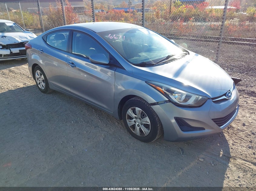 HYUNDAI ELANTRA SE