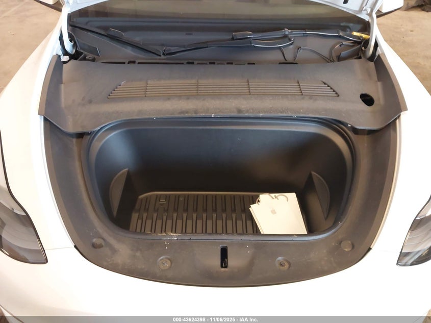 2025 Tesla Model Y Long Range Dual Motor All-Wheel Drive VIN: 7SAYGDEE9SF254808 Lot: 43624398