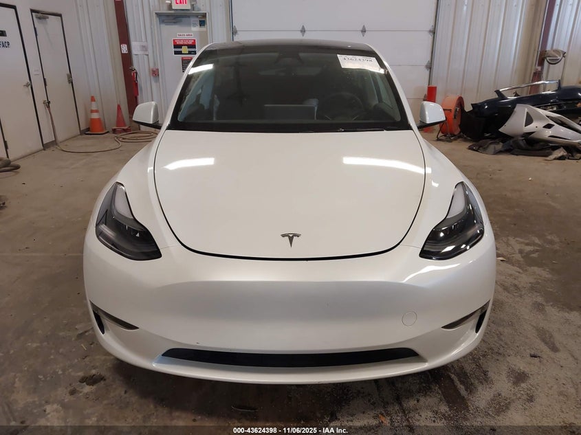 2025 Tesla Model Y Long Range Dual Motor All-Wheel Drive VIN: 7SAYGDEE9SF254808 Lot: 43624398