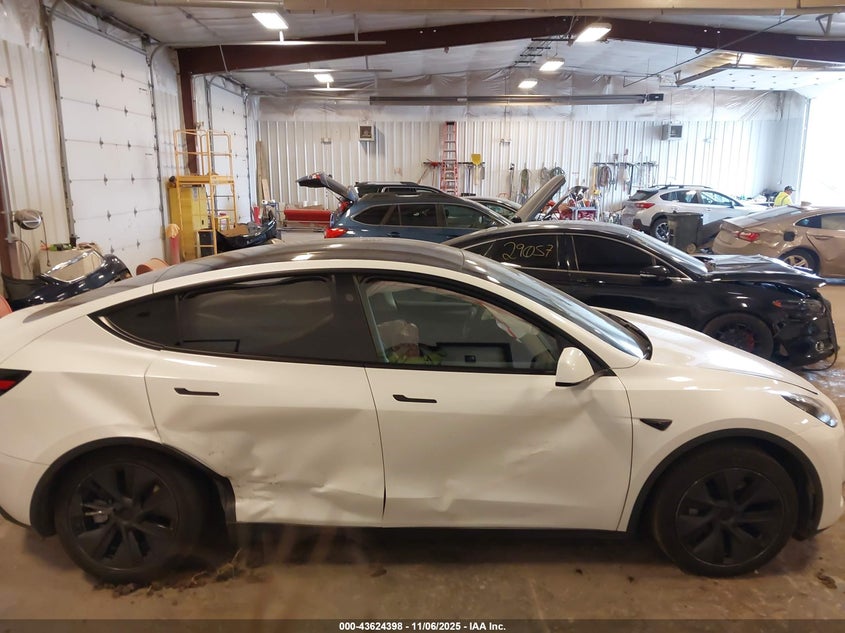 2025 Tesla Model Y Long Range Dual Motor All-Wheel Drive VIN: 7SAYGDEE9SF254808 Lot: 43624398