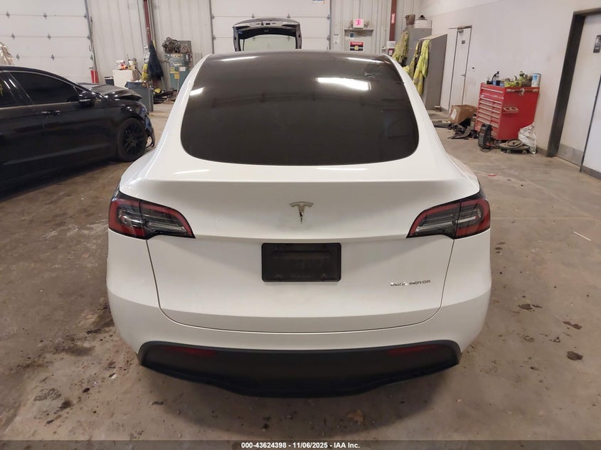 2025 Tesla Model Y Long Range Dual Motor All-Wheel Drive VIN: 7SAYGDEE9SF254808 Lot: 43624398
