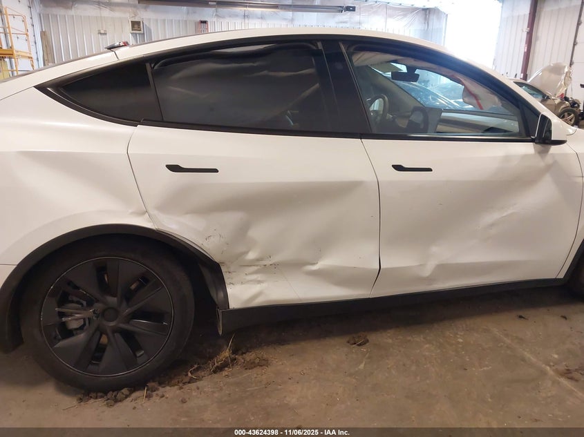 2025 Tesla Model Y Long Range Dual Motor All-Wheel Drive VIN: 7SAYGDEE9SF254808 Lot: 43624398