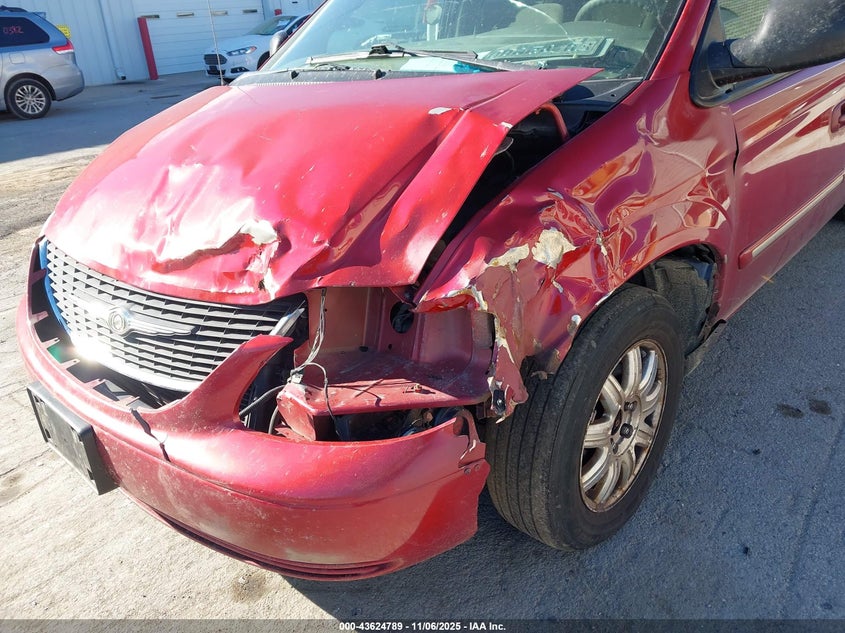 2C4GP54L84R569430 2004 CHRYSLER TOWN & COUNTRY photo no. 6