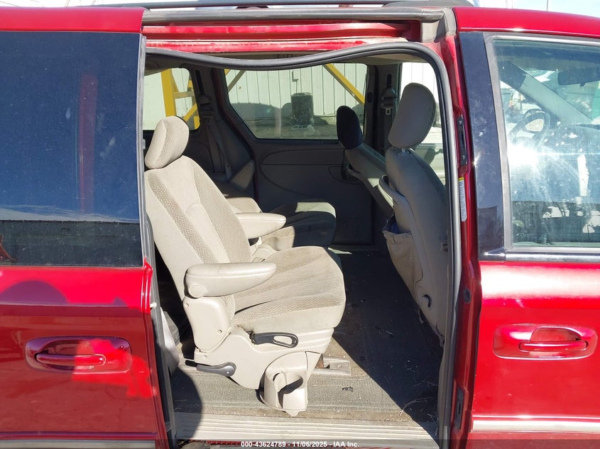 2C4GP54L84R569430 2004 CHRYSLER TOWN & COUNTRY photo no. 8