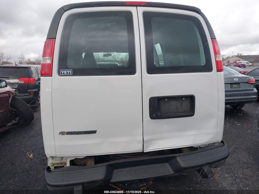 2018 Chevrolet Express 2500 Work Van VIN: 1GCWGAFG0J1904121 Lot: 43624885