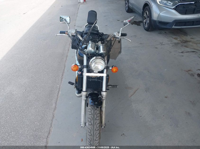 JH2RC43082M800517 2002 HONDA VF photo no. 5