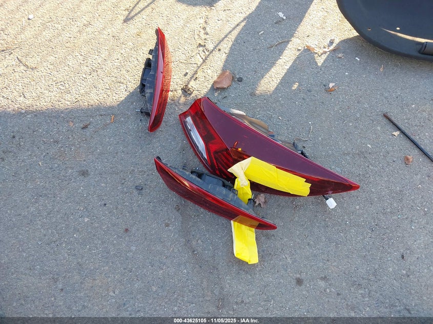 2020 HYUNDAI ELANTRA SE KMHD74LF1LU926968