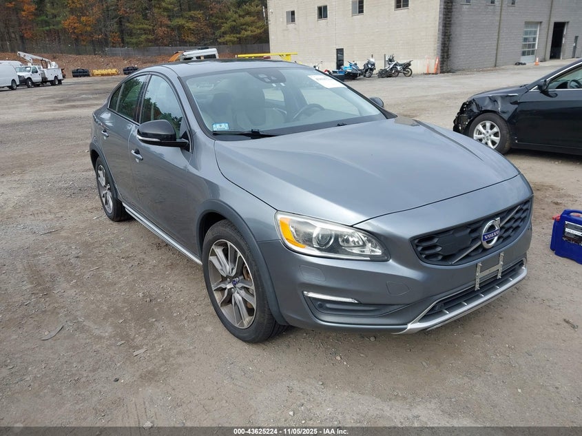 VOLVO S60 T5 PLATINUM