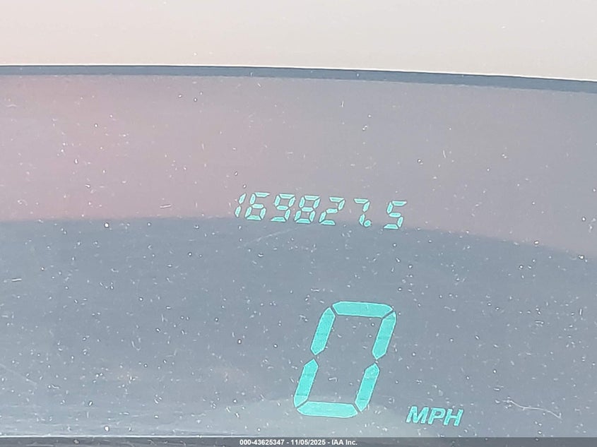 1995 Lincoln Town Car Signature/Spinnaker VIN: 1LNLM82W1SY643247 Lot: 43625347