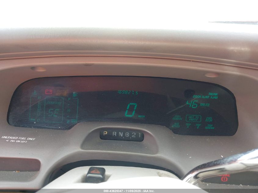 1995 Lincoln Town Car Signature/Spinnaker VIN: 1LNLM82W1SY643247 Lot: 43625347