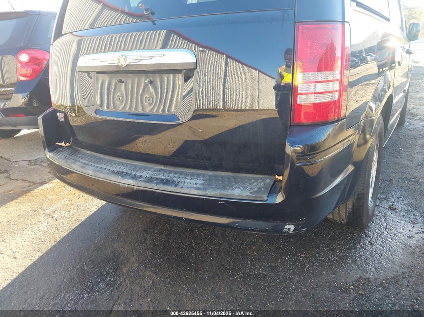 2010 Chrysler Town & Country Touring VIN: 2A4RR5D1XAR149773 Lot: 43625455