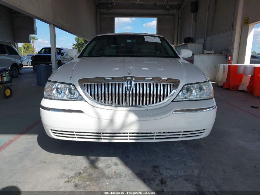2008 Lincoln Town Car Signature Limited VIN: 2LNHM82VX8X642300 Lot: 43625535