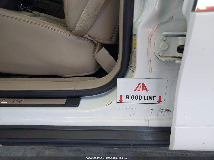 2008 Lincoln Town Car Signature Limited VIN: 2LNHM82VX8X642300 Lot: 43625535