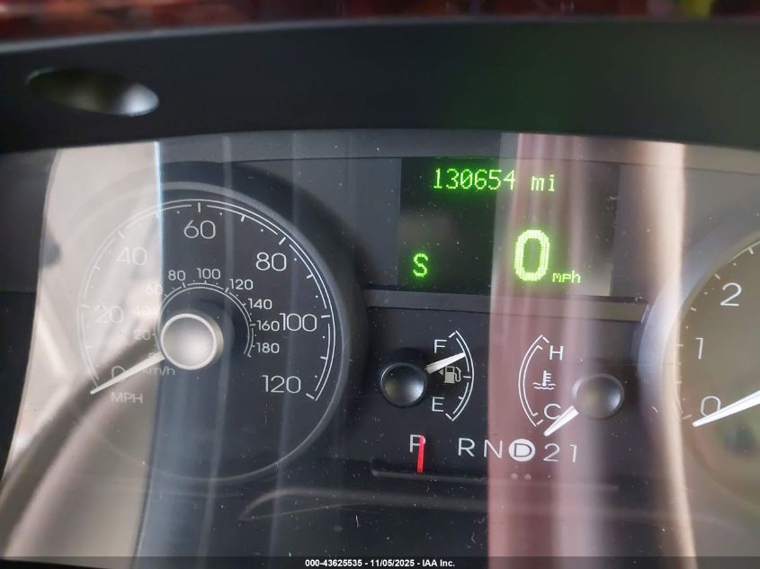 2008 Lincoln Town Car Signature Limited VIN: 2LNHM82VX8X642300 Lot: 43625535