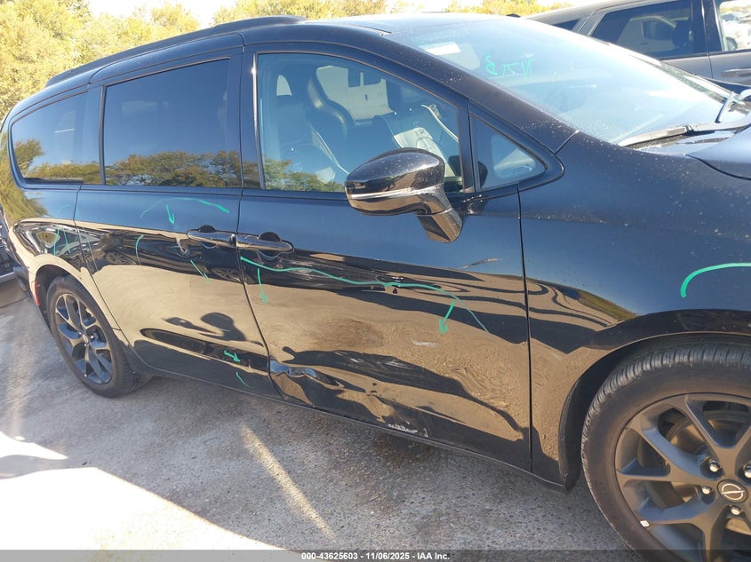 2025 CHRYSLER PACIFICA LIMITED - 2C4RC1GG5SR570480