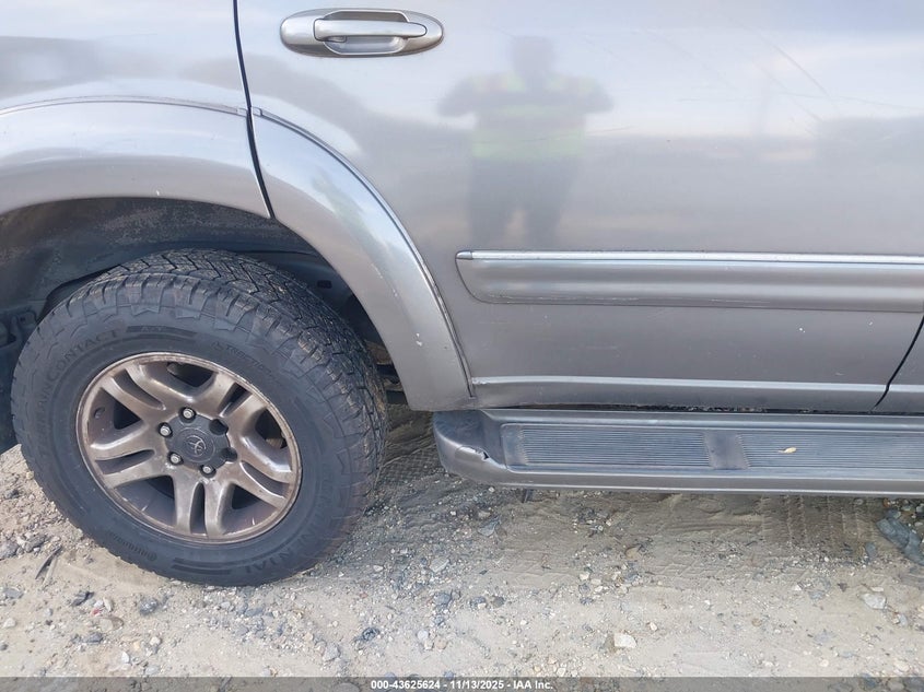 2004 Toyota Sequoia Limited V8 VIN: 5TDZT38A94S233116 Lot: 43625624