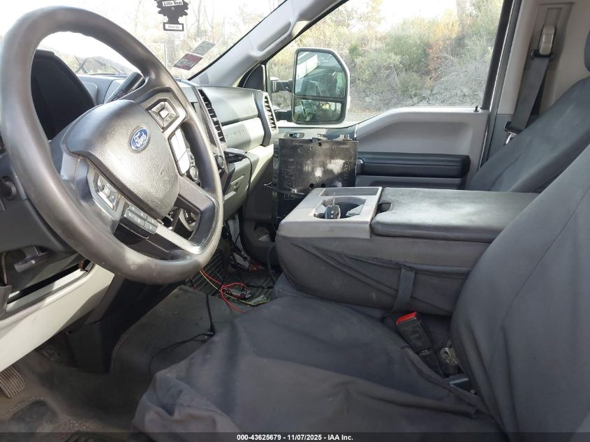 2020 Ford F-550 Chassis Xlt VIN: 1FDUF5HT4LEC52607 Lot: 43625679