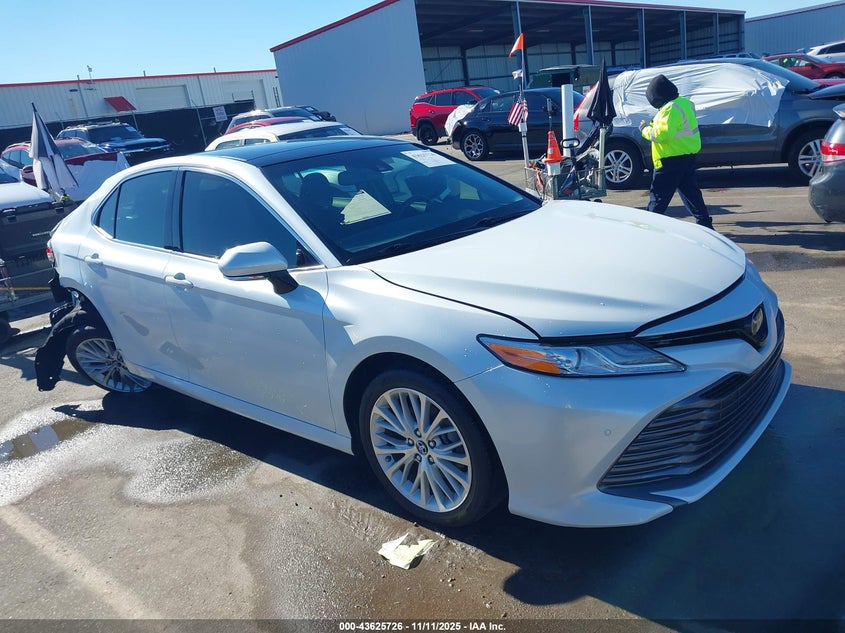 2018 TOYOTA CAMRY XLE - 4T1B11HK0JU024435