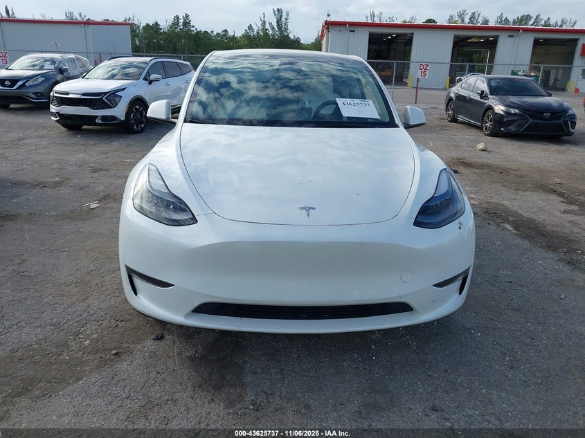 2024 Tesla Model Y Long Range Dual Motor All-Wheel Drive VIN: 7SAYGDEE4RA275718 Lot: 43625737