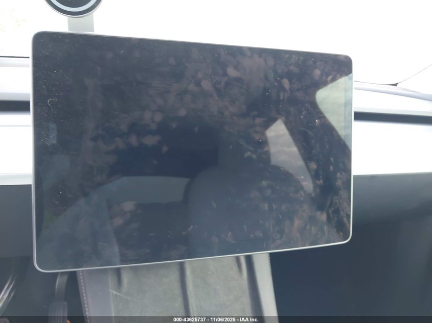 2024 Tesla Model Y Long Range Dual Motor All-Wheel Drive VIN: 7SAYGDEE4RA275718 Lot: 43625737