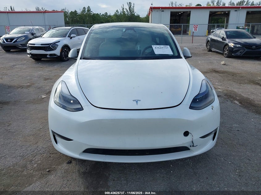 2024 Tesla Model Y Long Range Dual Motor All-Wheel Drive VIN: 7SAYGDEE4RA275718 Lot: 43625737