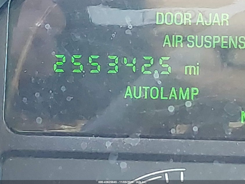 2003 Lincoln Town Car Executive VIN: 1LNHM81WX3Y621465 Lot: 43625845