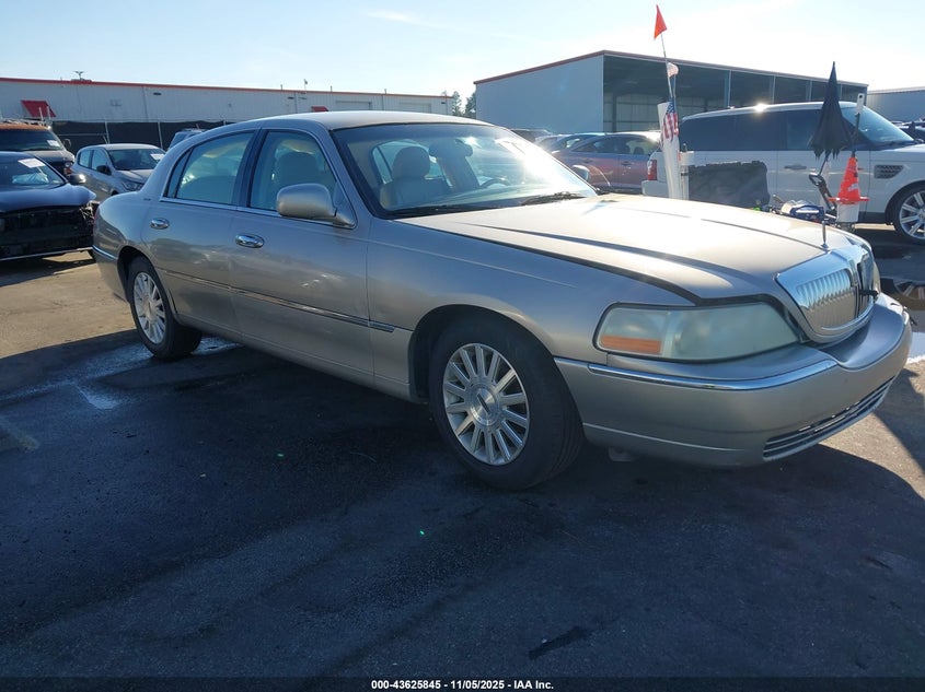 2003 Lincoln Town Car Executive