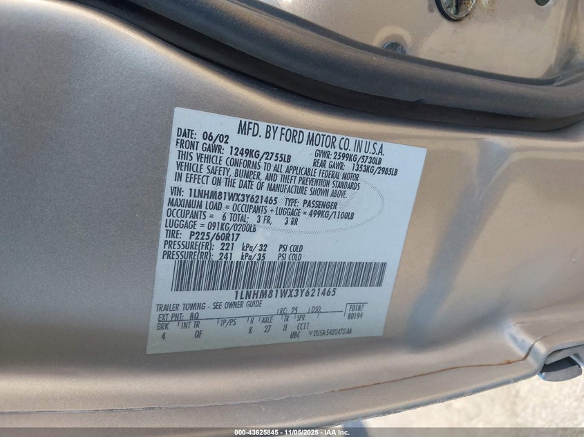 2003 Lincoln Town Car Executive VIN: 1LNHM81WX3Y621465 Lot: 43625845