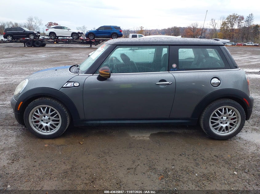 2009 Mini Cooper S VIN: WMWMF73589TW81677 Lot: 43625857