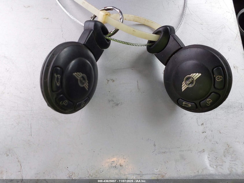 2009 Mini Cooper S VIN: WMWMF73589TW81677 Lot: 43625857