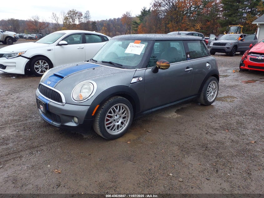 WMWMF73589TW81677 2009 MINI COOPER photo no. 2